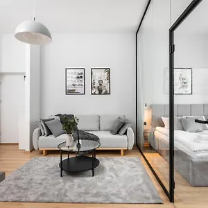  Apartment Modern Centrally Located - By Upstairs Poland
